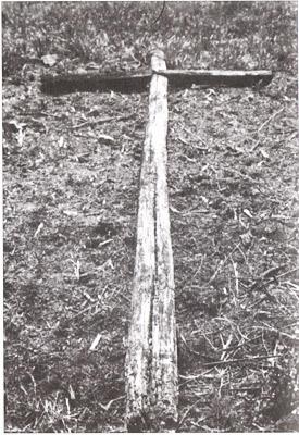 Dřevěný kříž vztyčený v roce 1986